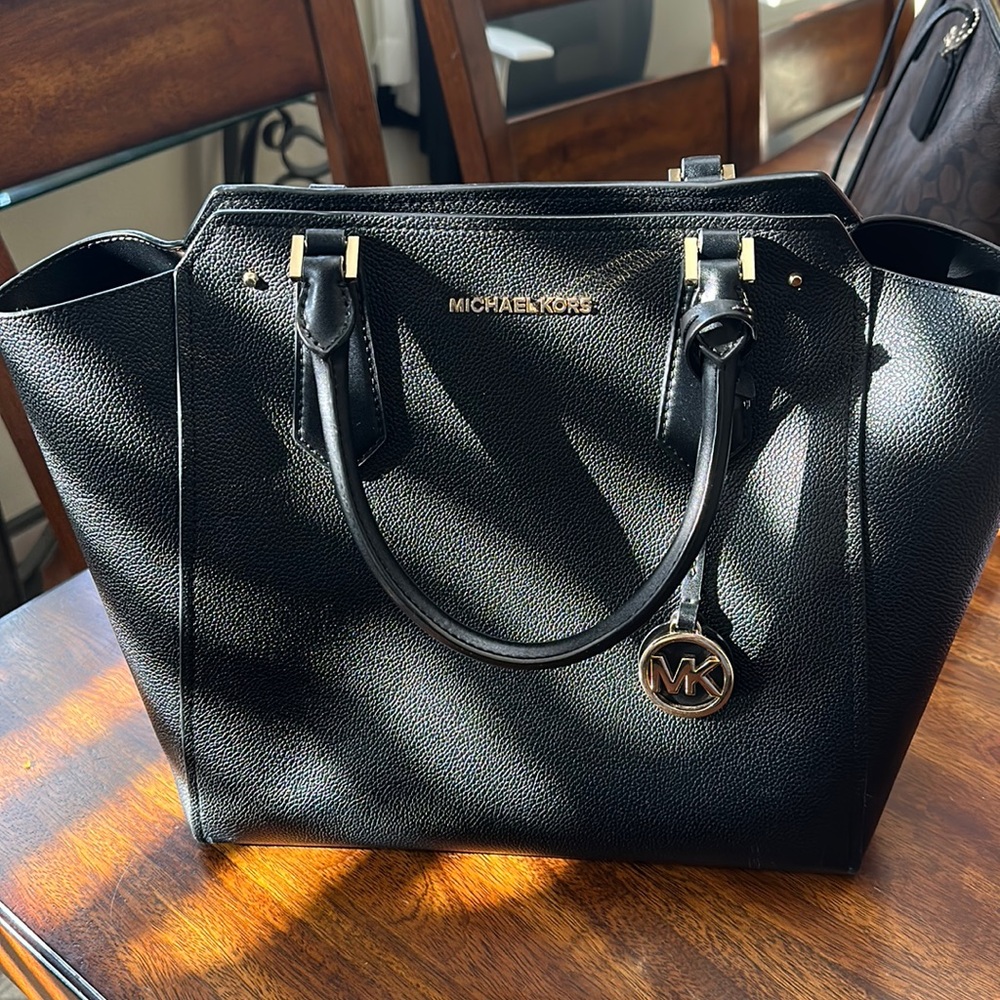 Leather Micheal kors handbag good condition and perfect for everyday wear